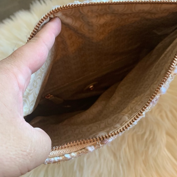 Textured Spring time Clutch - Picture 3 of 5